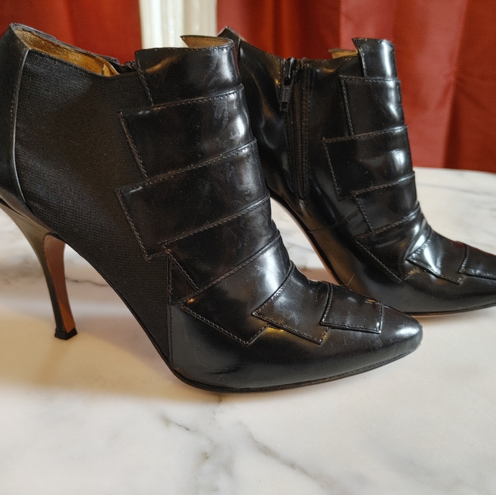 Claudia Ciuti black booties